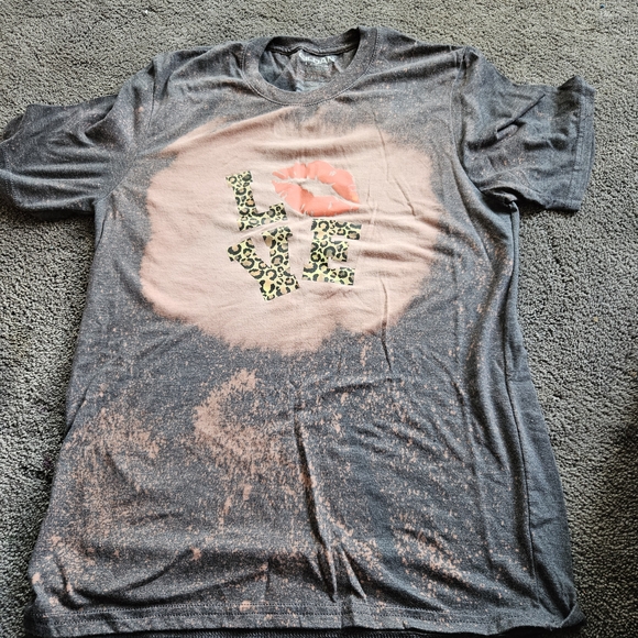 Gildan Tops - Gildan Heathered Gray T-Shirt